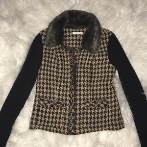 Cabi Sz 4 Jip tweed faux fur jacket fully lined